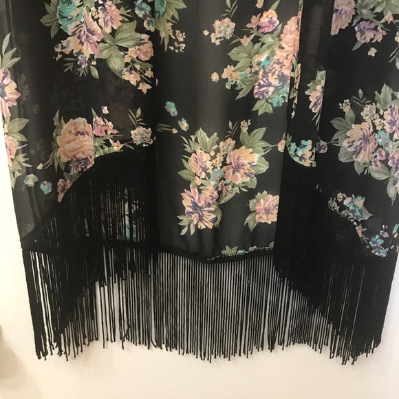 🛍Alisha & Chloe Floral Kimono - Picture 4 of 6